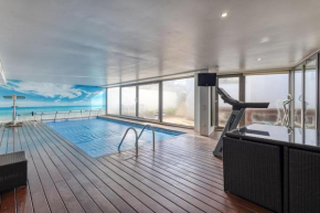 Moradia com Piscina e Jardim